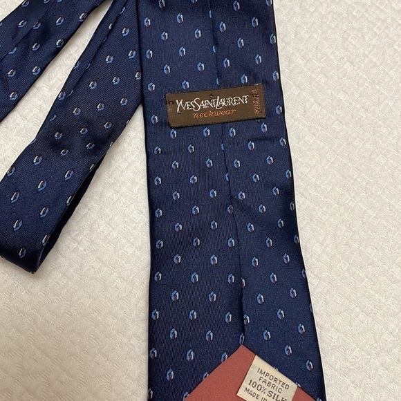 Yves Saint Laurent 100% Silk Classic Navy Tie—Great Looking!! Excellent Cond. - Picture 7 of 9